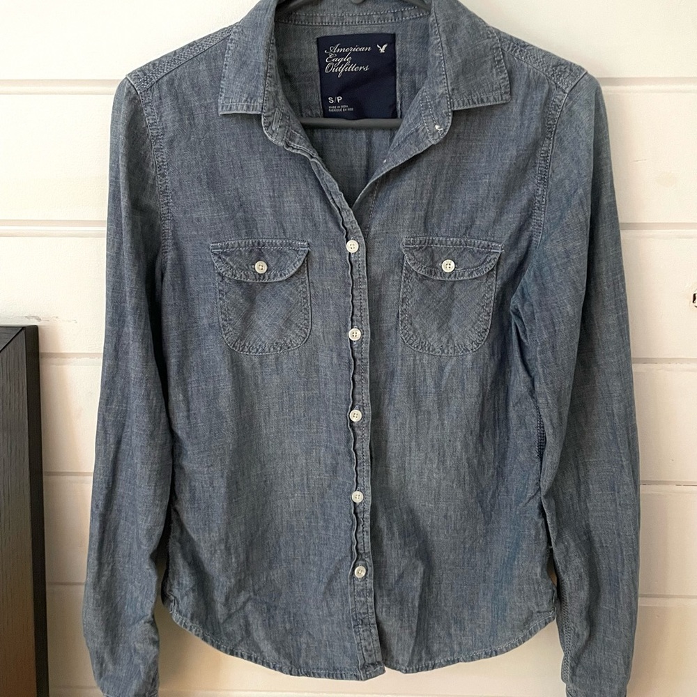 American Eagle Chambray Button Up. Size Small - image 1